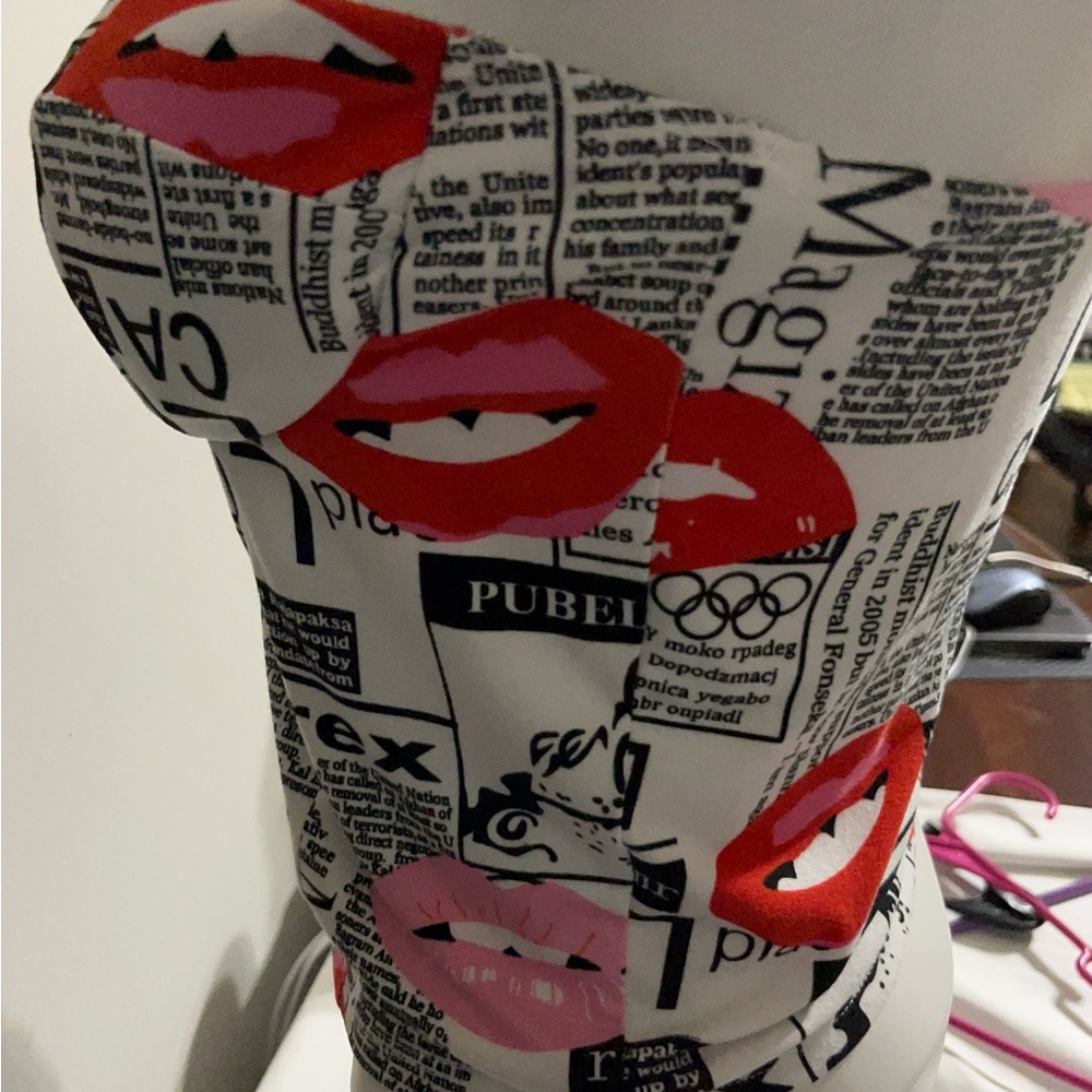 Get ready for the Summer with this Liz & Sara  bustier cropped top, multicolor